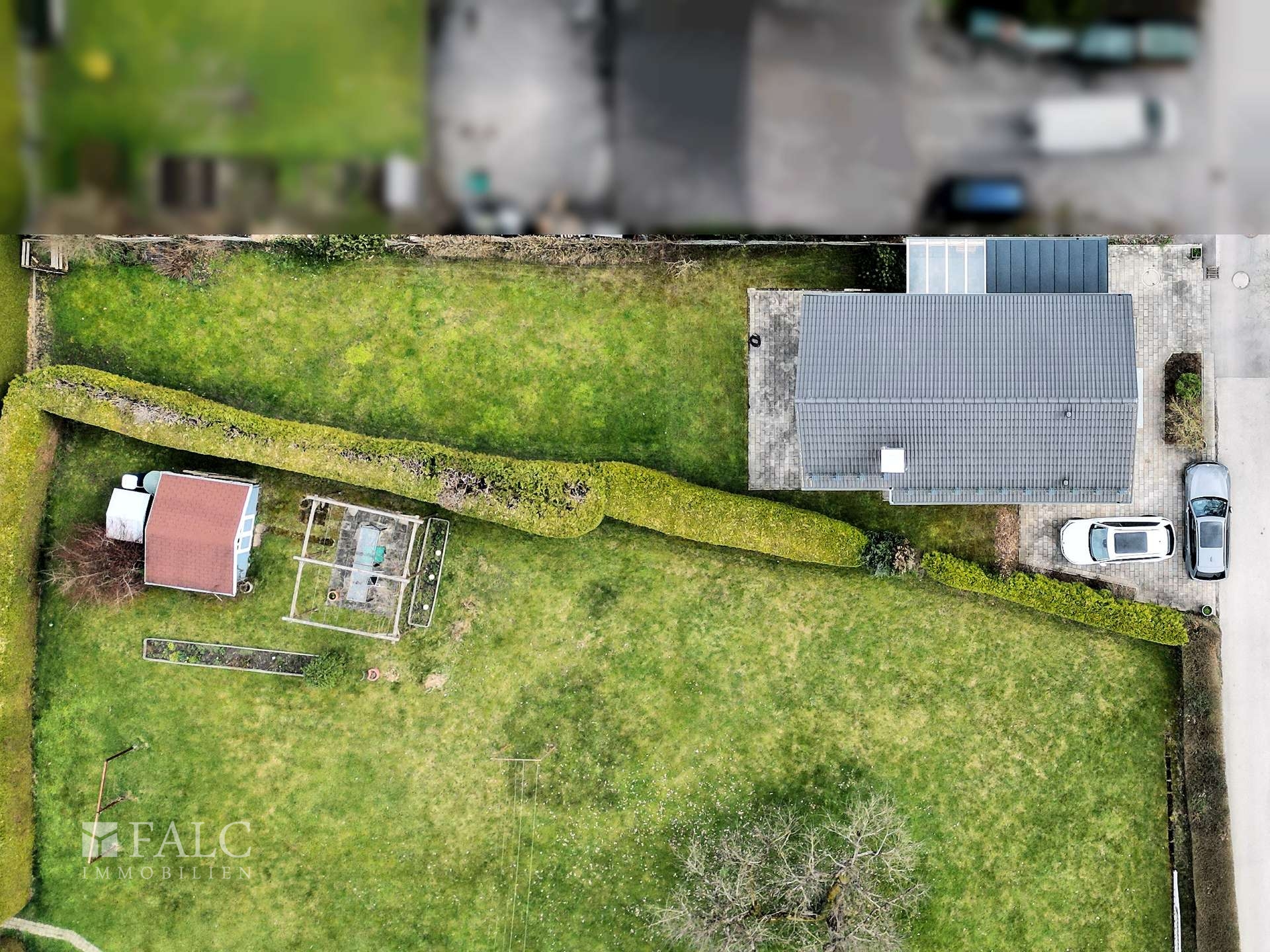 Aussen - Drohnenaufnahme mit Garten von oben